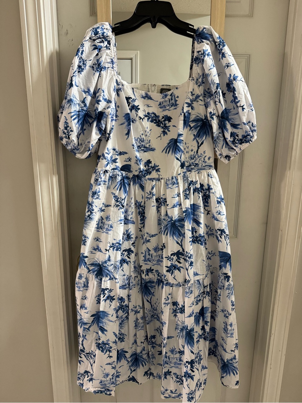 Vince Camuto White and Blue Floral Puff-Sleeve Midi DressNWT